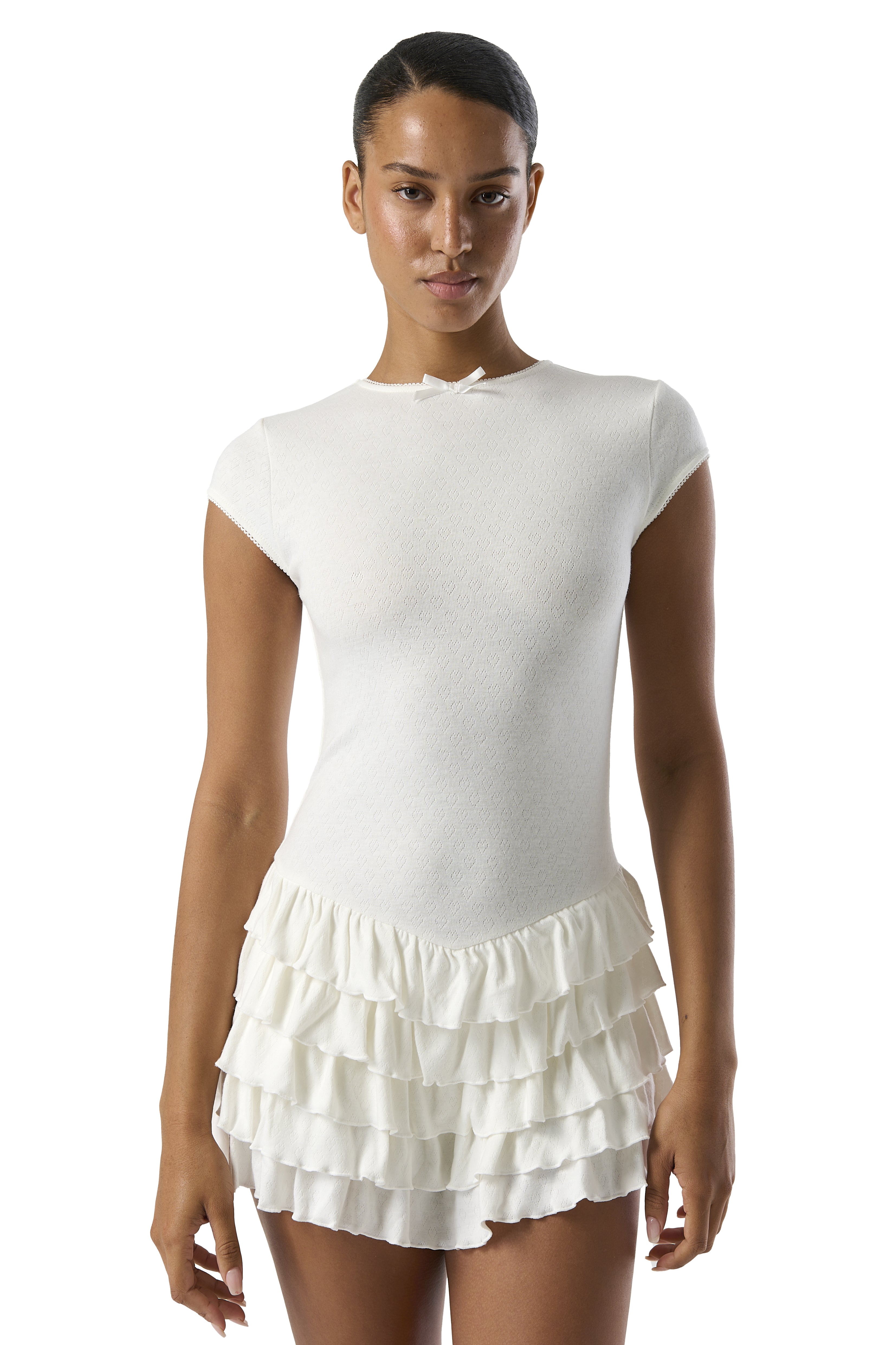 Model Flora is 5'8" and wears size S.